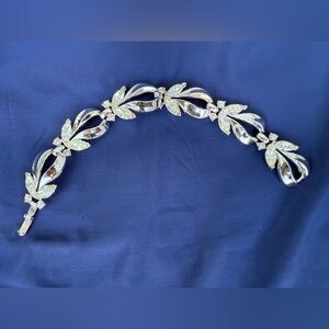 Vintage Crown Trifari silver tone & Clear Rhinestones bracelet 7”